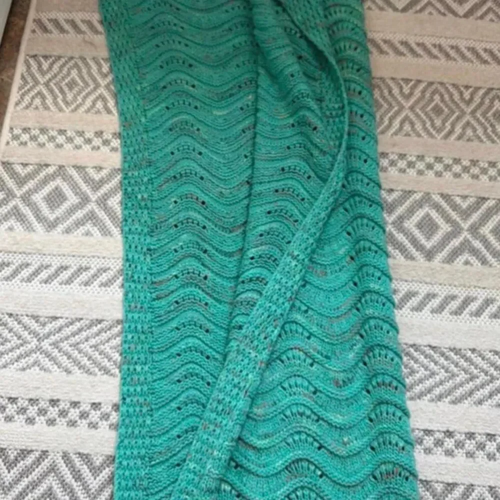 Mermaid Tail Knit Blanket